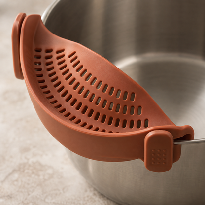 Clip-On Pot Strainer — detail